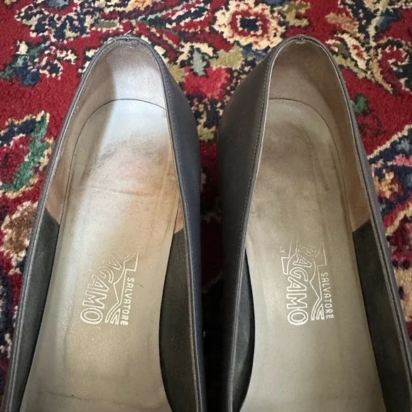 Salvatore Ferragamo Navy Leather Pump with Bow - Picture 2 of 5